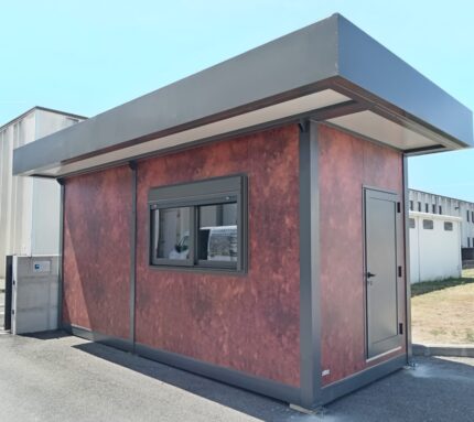 Portaria Pré-fabricada "Architectural" (6x3,5m) – Acabamento Corten, Casa de Banho para Pessoas com Mobilidade Reduzida e Relatório Energético