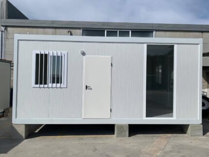 🏡 MÓDULO PRÉ-FABRICADO MODERNO – PRONTO A UTILIZAR
